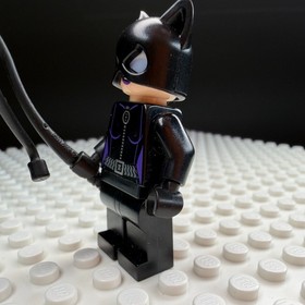 LEGO Catwoman Purple Lips Minifig sh006 DC Super Heroes Batman 6858 w/whip 
