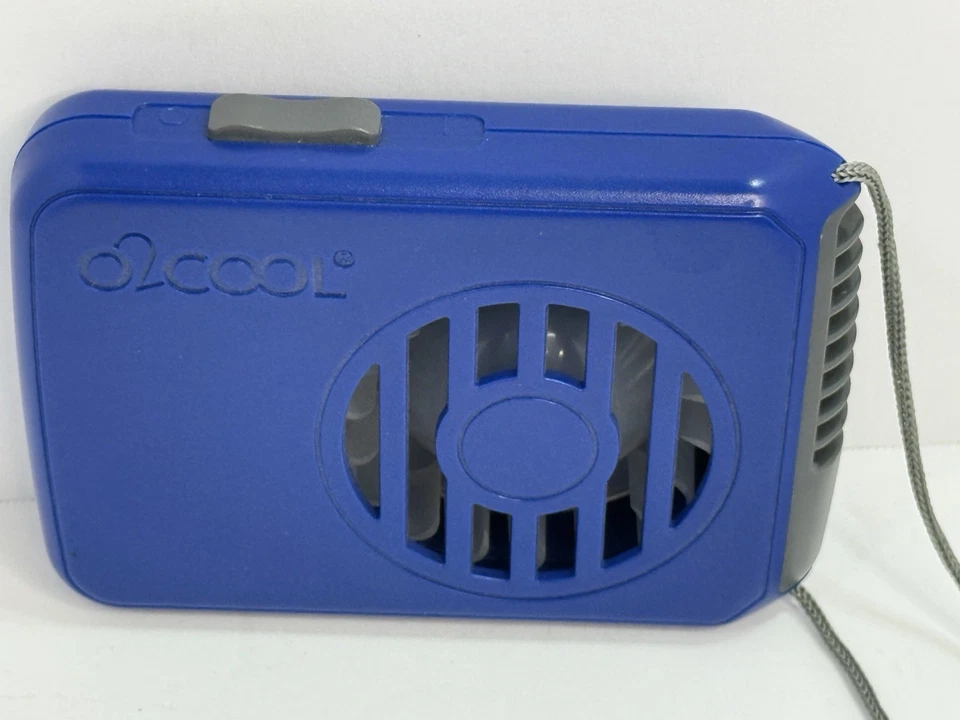 Ventilador de collar de lujo alimentado por batería O2cool con cordón azul 3,5" Foto 3 de 4