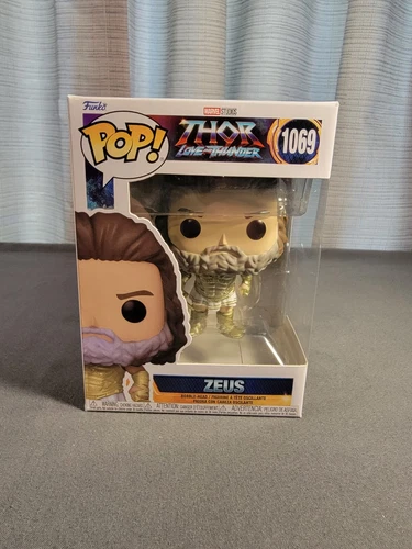 Funko Pop! Marvel Thor Love And Thunder - Zeus #1069 +Protector 