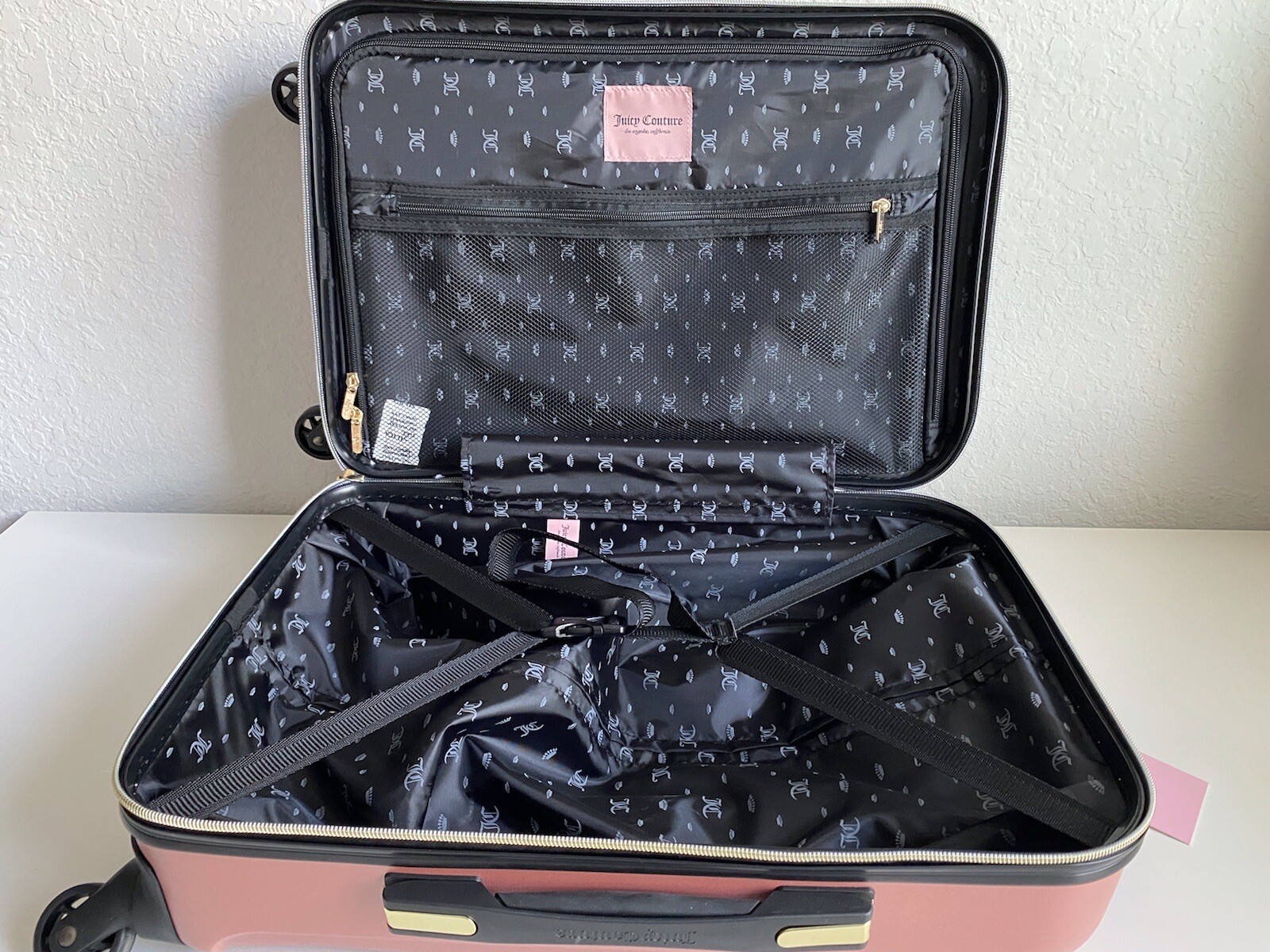 JUICY COUTURE 21&rdquo; Hardside Wheeled Spinner Rose Gold 3D Suitcase Luggage NEW