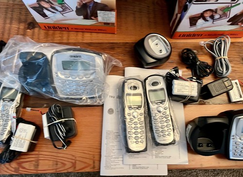 Uniden TRU8885-2 Digital Answering System 5.8 GHz with 4 Handsets - Picture 7 of 11