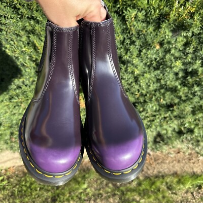 【Dr Martens】VEGAN 2976 チェルシーブーツ Vegan 2976 Chelsea Boots in Cherry Red | Dr. Martens