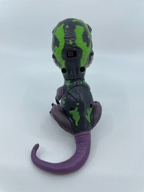 Untamed Raptor by Fingerlings - Stealth Green - Interactive Collectible Dinosa