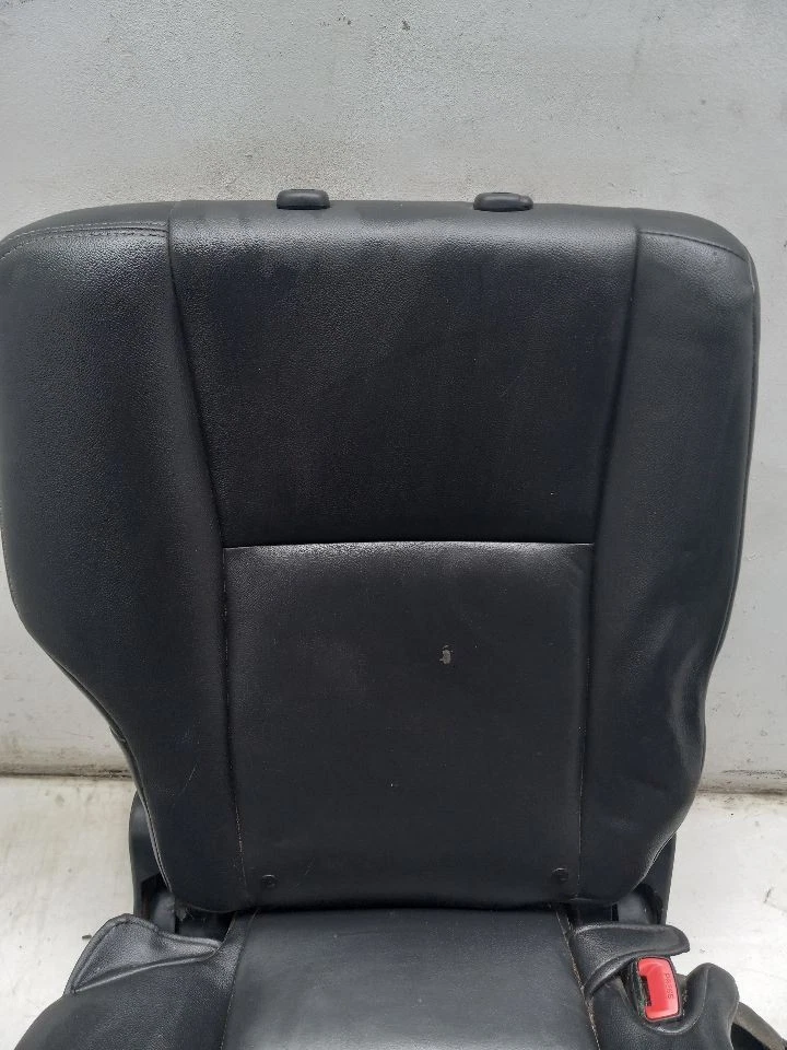 Toyota RAV4 XLE 2013 asiento trasero de cuero lado del pasajero  Foto 4 de 4