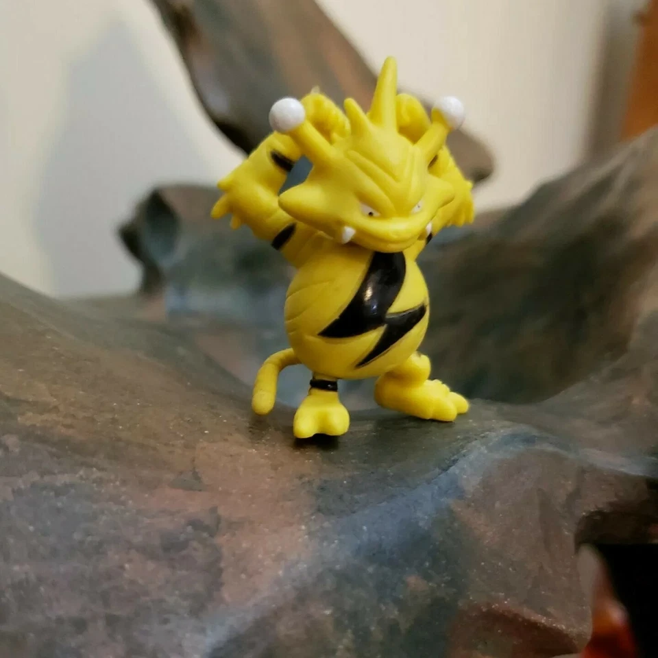 ELECTABUZZ Figura de Acción Pokémon De Colección Juguete TOMY Monstruo de Bolsillo 1 y 3/4" Foto 3 de 4