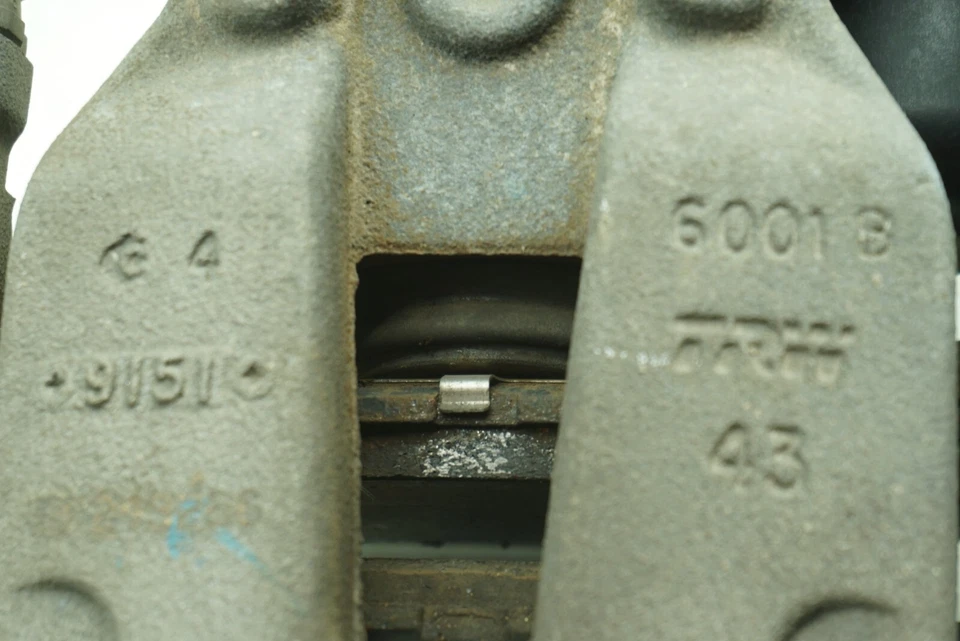 Pinza de freno para pasajero trasero derecho Honda Odyssey 2018-2022 montaje de freno eléctrico OEM Foto 4 de 4