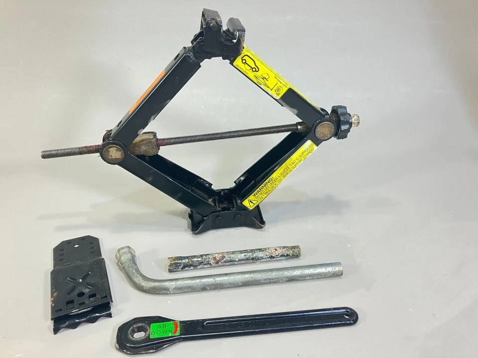 Audi Q7 2009-2015 kit de herramientas de cambio de neumáticos de repuesto llave de tuerca de gato OEM Foto 3 de 4