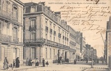 Old postcard 44 Saint Nazaire / La rue Ville Martin at the height of the Grand Hotel
