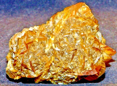 FLUO GOLDEN SELENITE GYPSUM 4 X 4 X 6 CM RED RIVER, MANITOBA CANADA #15 - Picture 2 of 3