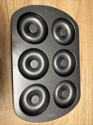Wilton Non-Stick 6 Cavity Donut Baking Pan 3 3/4'' Full Size EUC