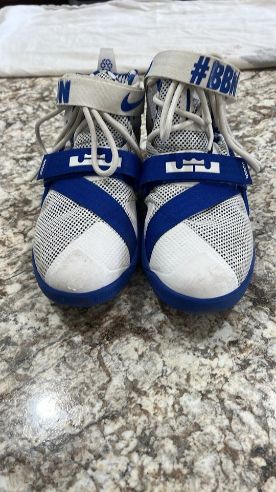 Nike Lebron Soldier IX GS 776471-104 Juvenil Tenis Zapatos Talla 3.5 Foto 4 de 4