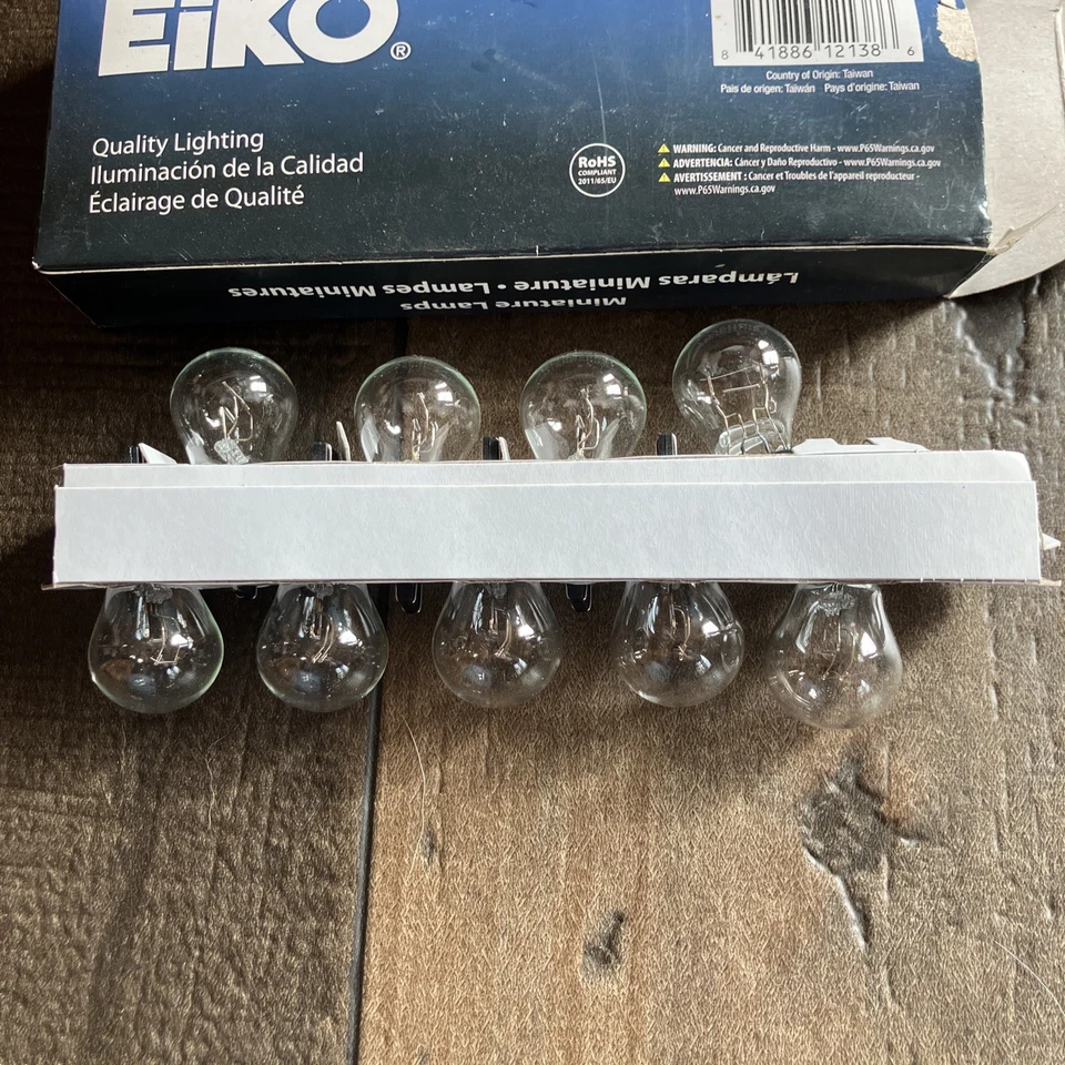 Lot Of 9 Tail Light Bulb-Standard Lamp - Boxed Eiko/Peak 3157 - Imagem 2 de 4