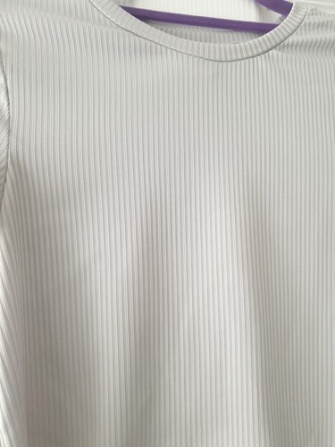 Girls Ribbed Cropped Tshirt Age 13 Excellent Condition - Picture 2 of 3