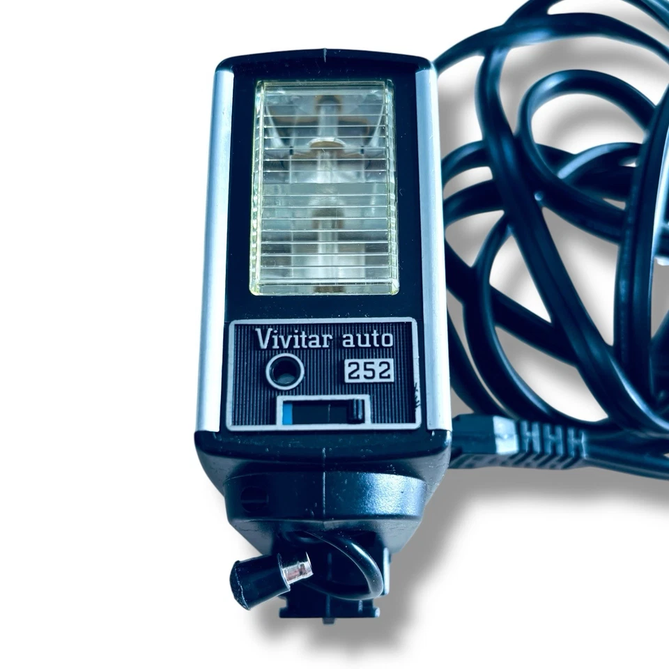 Vtg Vivitar Camera Photo Flash - Auto 252 Electronic , Cord ,  & Case Retro - Image 2 of 4