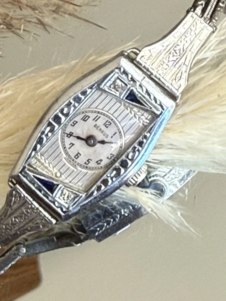 Banda de filigrana de plata esterlina con zafiro y diamantes Art Deco de 1930 para damas Foto 2 de 4