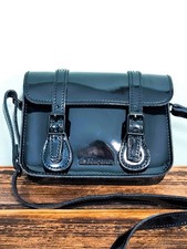 Borsa a tracolla Dr. Martens 7 pollici in pelle verniciata nera mini borsa a tracolla (43)