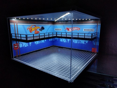 1/64 Diorama Auto Garage Showroom Modello Illuminazione LED Auto Modello Armadietto Esposizione - Foto 14 di 32