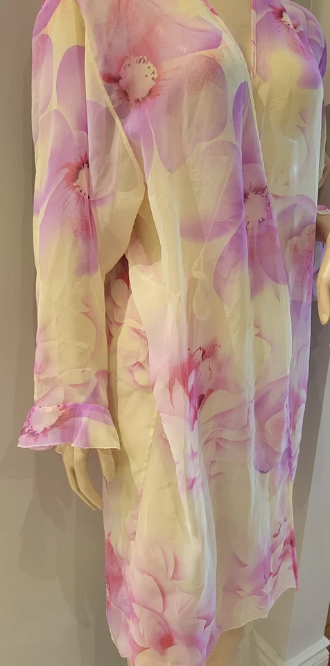 Vestido estilo envolvente Lord & Taylor - Floral grande - Talla mediana Foto 3 de 4