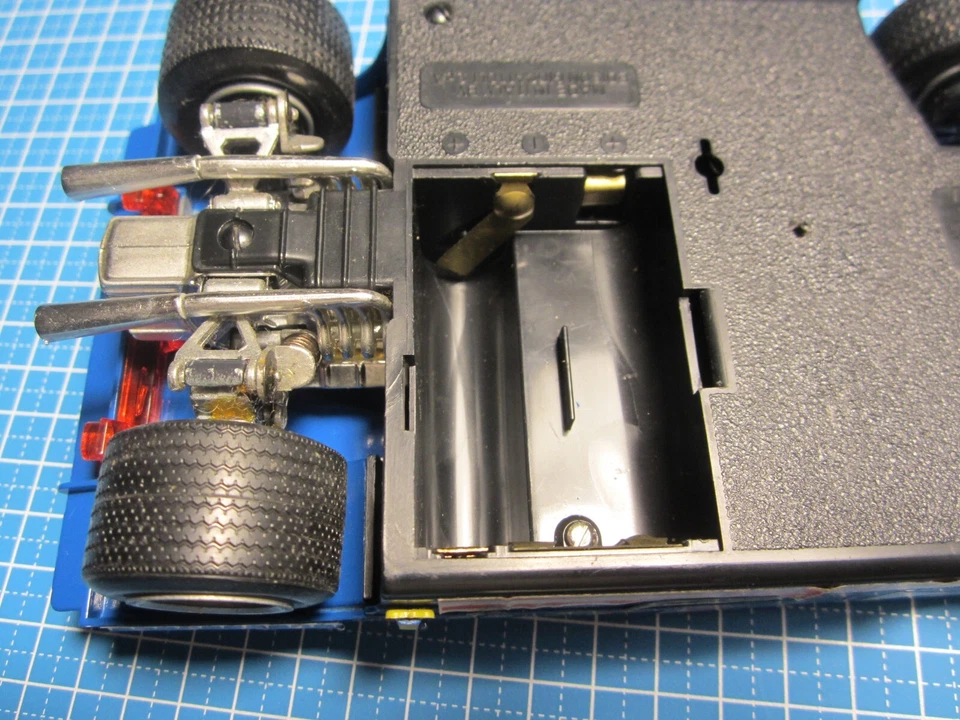 ALFA ROMEO 33.3 TT PROTOTIPO EDISON GIOCATTOLI SHOCKING 1:20 - Immagine 3 di 4