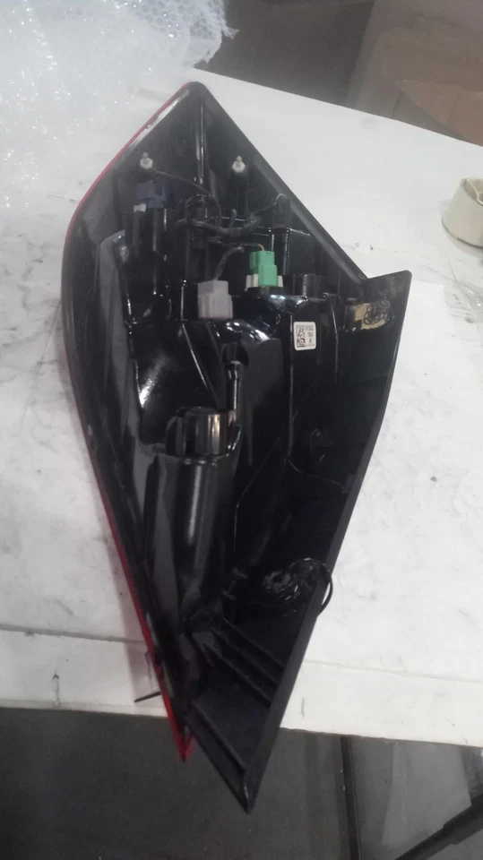 Conjunto de luz trasera derecha Honda Civic 2017 gris usada OEM 97227 139 k millas Foto 2 de 4