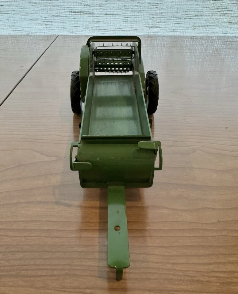 John Deere Ertl Eska 1/16 brinquedo alavanca longa espalhador de estrume brinquedo de fazenda anos 50 EUA verde - Imagem 2 de 4