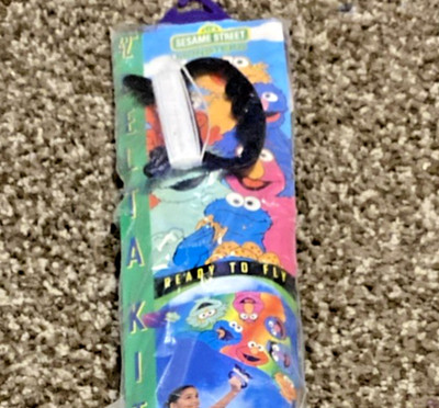 VINTAGE SESAME STREET MONSTERS DELTA KITE BY SPECTRA STAR 2000 NEW NEVER USED