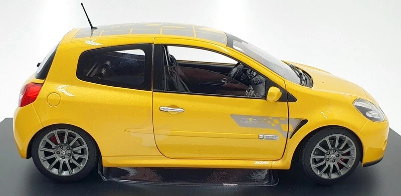 Norev 1/18 Scale Diecast 185236 - Renault Clio RS F1 Team 2007 Sirius Yellow - Image 4 of 4