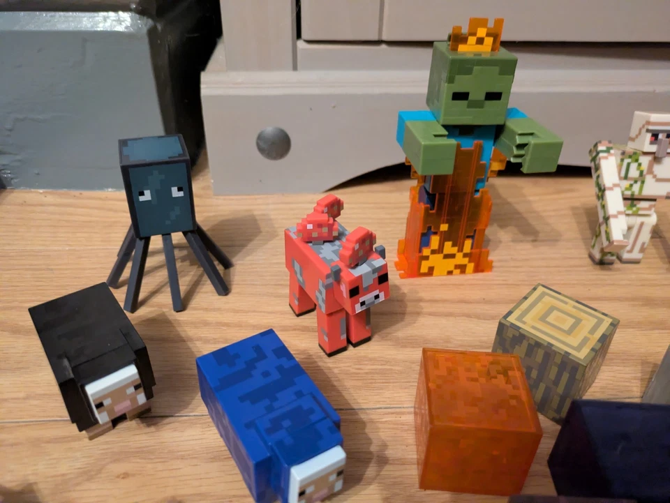 Minecraft Figure Bundle - Image 3 of 4