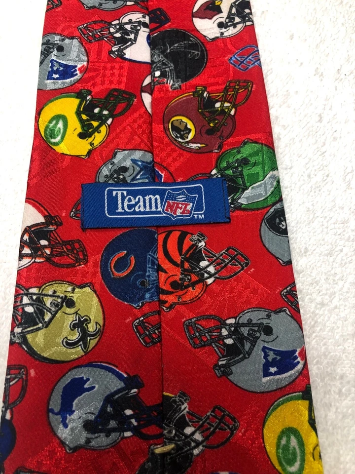 EQUIPO NFL HOMBRE CORBATA ROJA CON CASCOS DE FÚTBOL 4 X 58 Foto 4 de 4