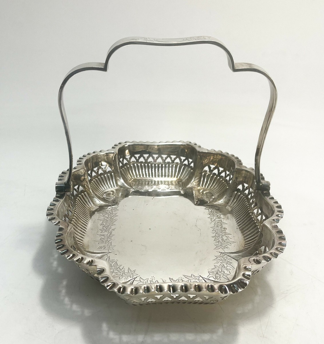 ★新品未使用★ Sheffield シルバープレート　菓子入れ Walker & Hall Sheffield English Silverplate Pierced Basket #5935
