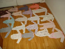 Pre-owned Lot of cute Baby Clothes 19pcs. Carter's / Gerber / Onesies. 0-3M