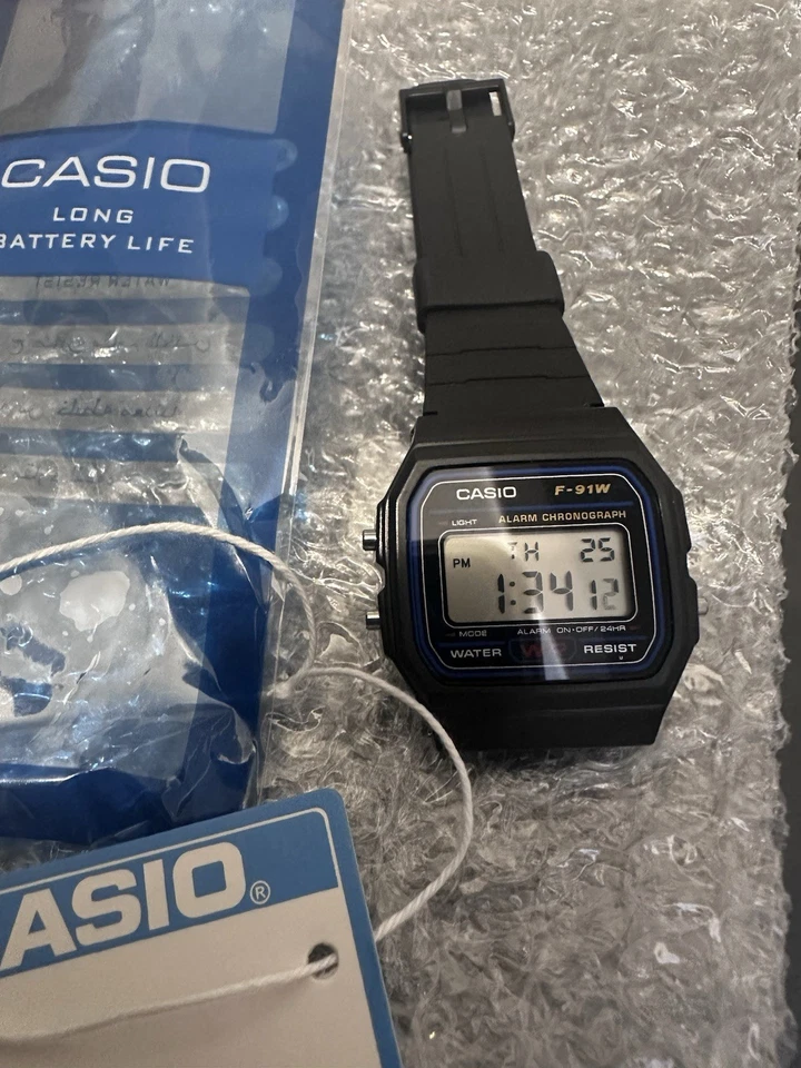 Orologio CASIO F-91W Uomo Donna Unisex VINTAGE Silicone Nero Classico Sveglia - Immagine 2 di 4