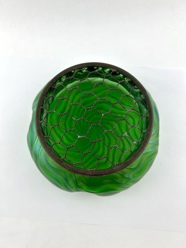 Antiguo cuenco de popurrí iridiscente verde de vidrio artístico Kralik bohemio TOPPER OXIDADO - Imagen 2 de 9