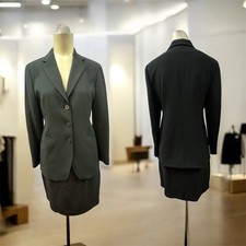 Jones NY,Woman,Jacket Skirt Suit,Black,Sz 4,Long Sleeve,Buttons,Knee length. 
