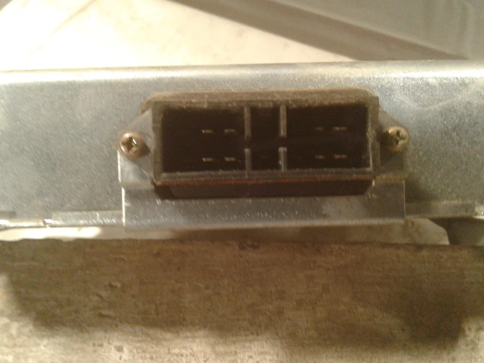 Módulo de control ABS usado se adapta a: maletero Chrysler Conquest 1988 ABS grado A Foto 2 de 4