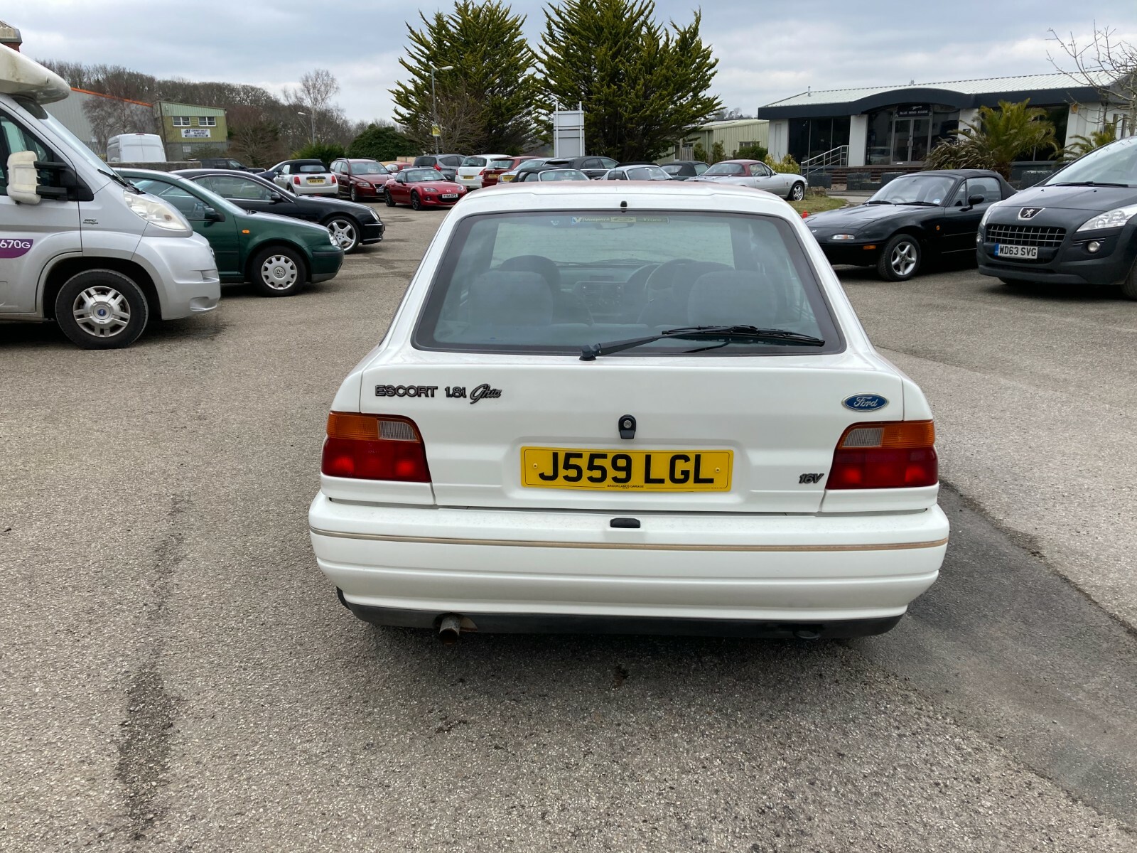 Image 3 - Ford-Escort-1-8-i-Ghia