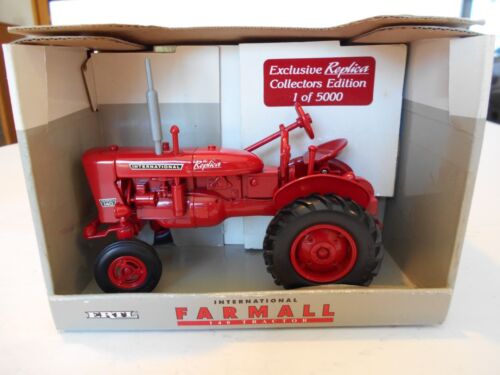 Vintage 1995 Ertl 1:16 Scale International Farmall 140 Tractor LE 1/5000 NIB - Picture 2 of 16
