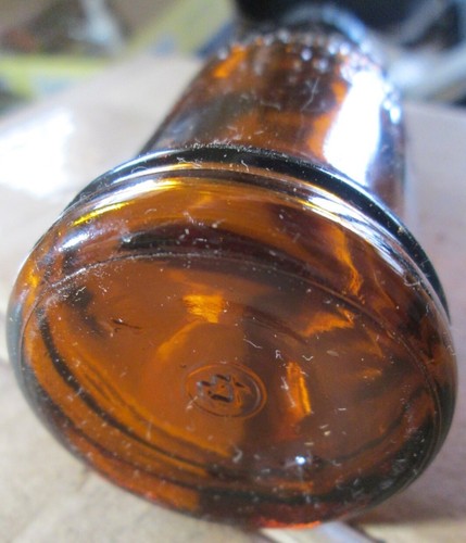 VINTAGE BROWN MINIATURE BOTTLES:CORK TOP PILL, CANADA LIQUOR, EMBOSSED KAHLUA SA - 第 9/11 張圖片