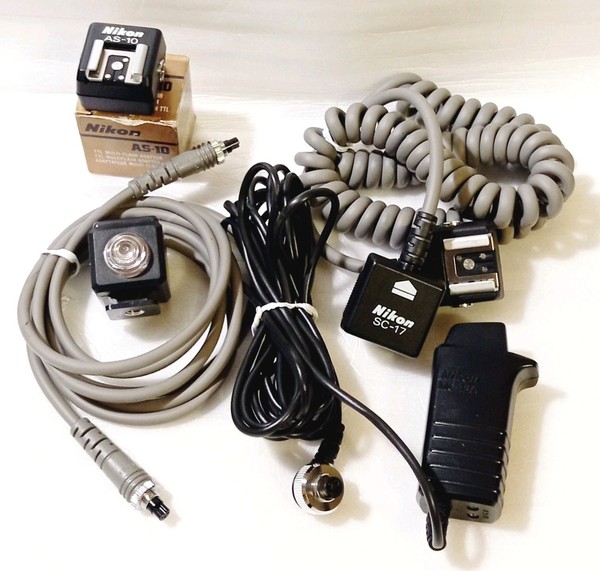 Lote Nikon (disparador y accesorios para flash).