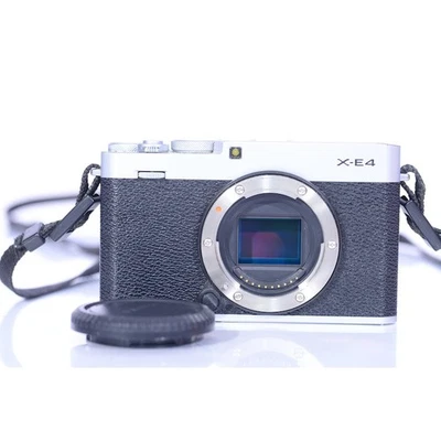 Fujifilm X-E4 SILBER Digitalkamera - Digitale Systemkamera NUR 743 Auslösungen - Bild 1 von 4