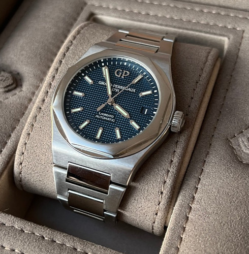 Girard Perregaux Laureato 42mm Blue Dial 81010-11-431-11A Full Set 2021