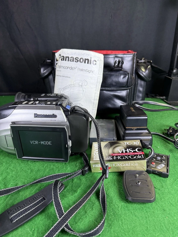 Panasonic PV-L759D VHS-C Camcorder Kit Bag Remote Charger Tape Tested Works - Image 2 of 4