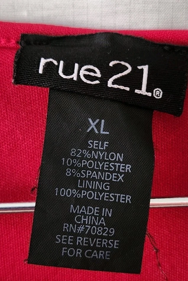 Rue 21 Red Dress XL 码 舒适玫瑰图案 — 第 2/4 张图片