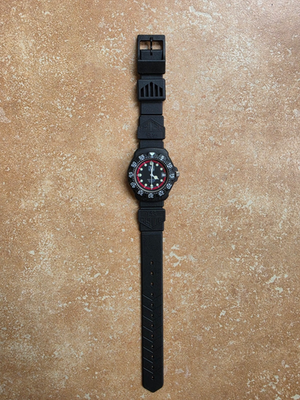 TAG Heuer フォーミュラ1383.513ブラックレッド NEW TAG Heuer 383.513 Midsize Formula 1 Series Quartz Watch Black
