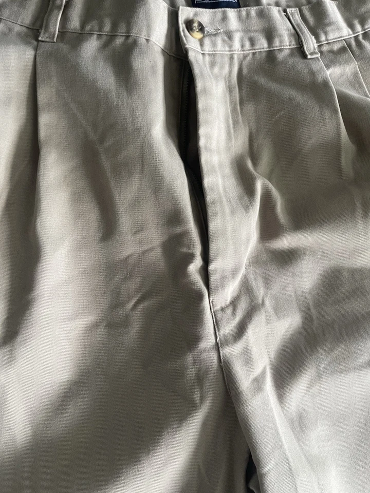 Pantalones cortos Puritan para hombre talla 44. Frente plisado. Cortos caqui Foto 2 de 4