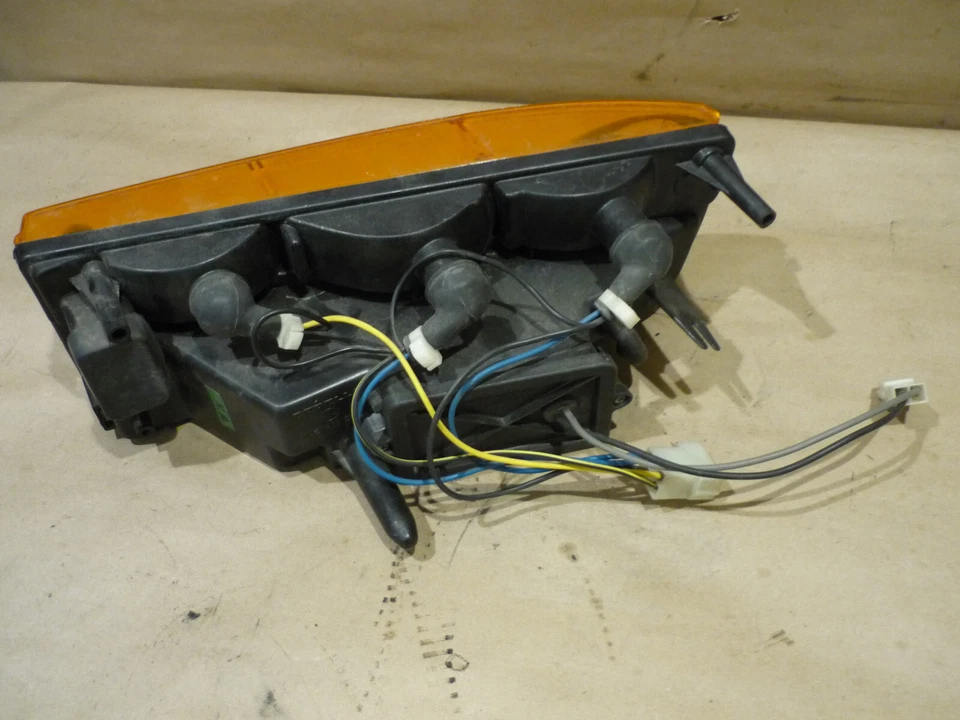 Ferrari Testarossa RH Front Fog & Indicator Light P/N 61652300 - Image 3 of 4