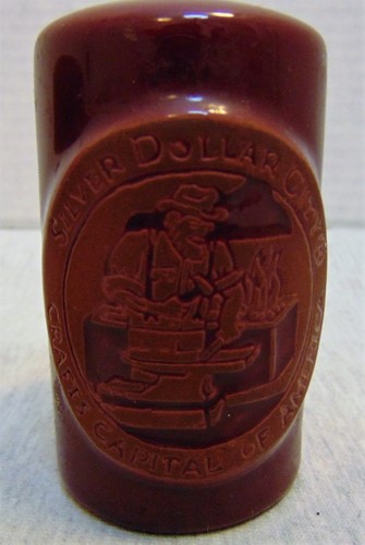 Vintage Collectible Silver Dollar City Ceramic Salt and Pepper Shakers - Picture 5 of 5