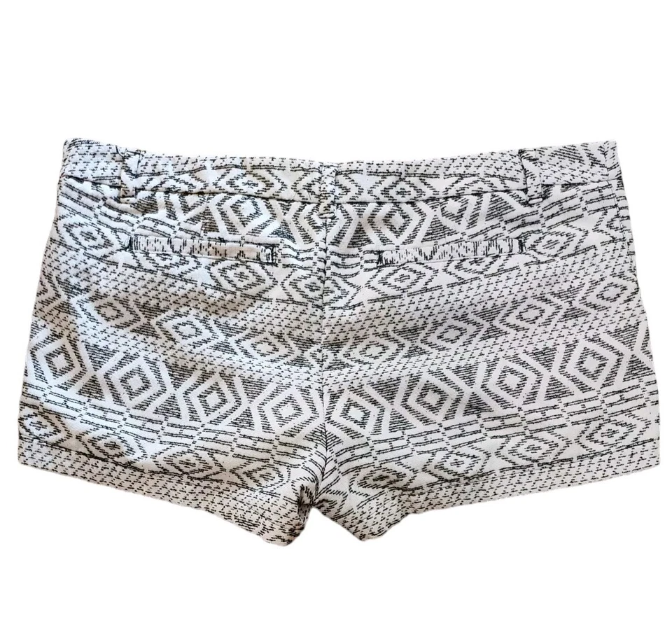 Merona Embroired Aztec Patterned Slit Pocket Short Size 16 In Black & White - Image 2 of 4
