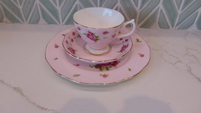 ROYAL  ALBERT Pink ''New Country Roses'' 3PC Trio Tea Set, with Gold Edges