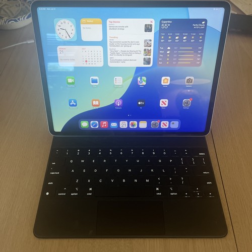 Apple iPad Pro 12.9 Inch 1TB with Magic Keyboard 6th Generation